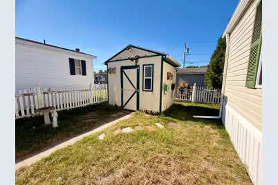 30 Holiday Cir, Chicopee, MA 01020 - Photo 21