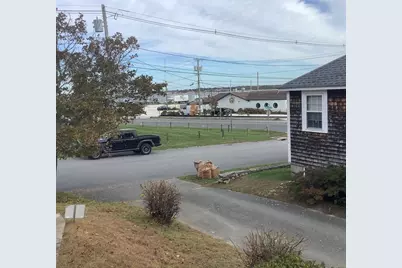 10 Clara St, New Bedford, MA 02744 - Photo 17