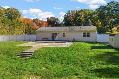 36 Meadowood Dr, Dartmouth, MA 02748 - Photo 7