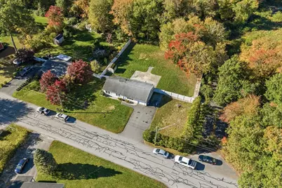 36 Meadowood Dr, Dartmouth, MA 02748 - Photo 9