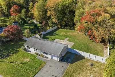 36 Meadowood Dr, Dartmouth, MA 02748 - Photo 3