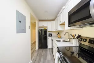 37 Fountain Ln, Weymouth, MA 02190 - Photo 5