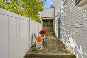 131 Merrimac St, Newburyport, MA 01950 - Photo 23