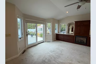 25 Wayne Memorial Dr, Dartmouth, MA 02747 - Photo 15