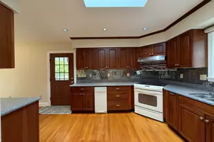 25 Wayne Memorial Dr, Dartmouth, MA 02747 - Photo 3
