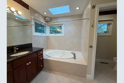 25 Wayne Memorial Dr, Dartmouth, MA 02747 - Photo 17