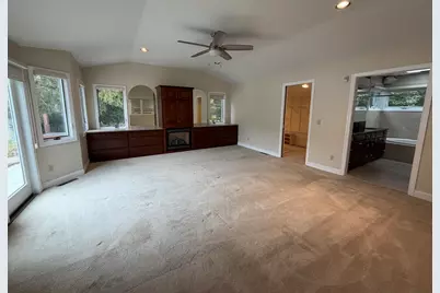 25 Wayne Memorial Dr, Dartmouth, MA 02747 - Photo 13