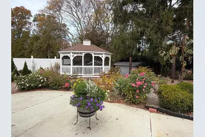 25 Wayne Memorial Dr, Dartmouth, MA 02747 - Photo 35