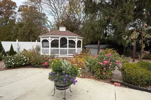 25 Wayne Memorial Dr, Dartmouth, MA 02747 - Photo 35