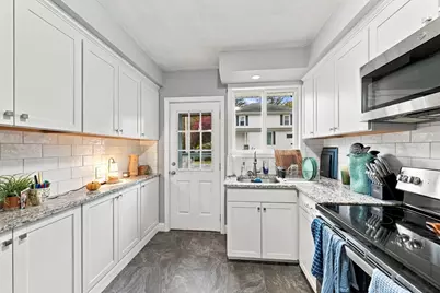 655 Gardners Neck Rd, Swansea, MA 02777 - Photo 33