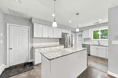 655 Gardners Neck Rd, Swansea, MA 02777 - Photo 9