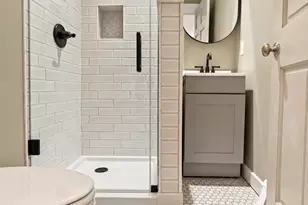 24 Albion Pl, Boston, MA 02129 - Photo 33