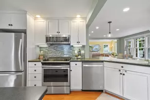 8 Elmwood Cir, Peabody, MA 01960 - Photo 13