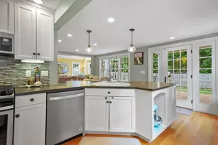 8 Elmwood Cir, Peabody, MA 01960 - Photo 11