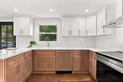 19 1/2 Lillian St, Woburn, MA 01801 - Photo 5