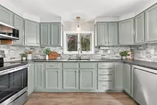 43 Oliver St, Easthampton, MA 01027 - Photo 1