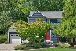 29 Robert St, Wakefield, MA 01880 - Photo 1