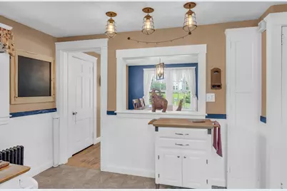 20 Pleasant St, Lunenburg, MA 01462 - Photo 9