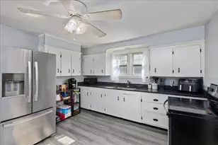 53 17th St, Lowell, MA 01850 - Photo 3