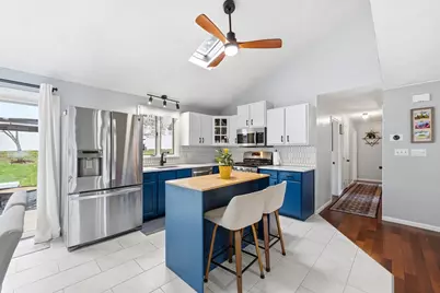 17 Dundee St, Lowell, MA 01850 - Photo 5