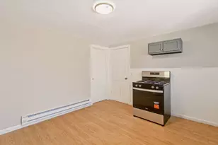 85-87 Hitchcock St, Holyoke, MA 01040 - Photo 15