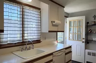 374 Homestead Ave, Holyoke, MA 01040 - Photo 15