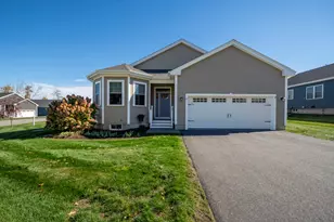 47 Blackstone Dr, Raymond, NH 03077 - Photo 1