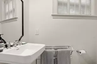 4 W Hill Pl, Boston, MA 02114 - Photo 21