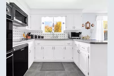 580 Wrentham Road, Bellingham, MA 02019 - Photo 15