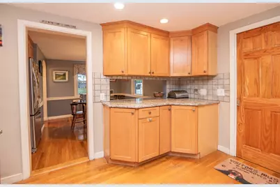 41 Plymouth Ave, Swampscott, MA 01907 - Photo 3