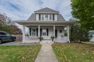 36 Mayflower St, Plymouth, MA 02360 - Photo 1