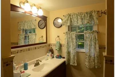 8 Carriage Hill Rd, Andover, MA 01810 - Photo 7