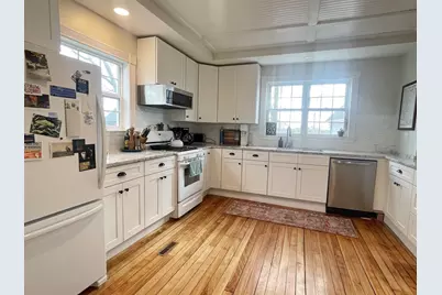 76 Beacon St, Lowell, MA 01850 - Photo 11