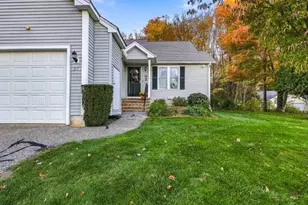 81 Country Squire Rd, Uxbridge, MA 01569 - Photo 1