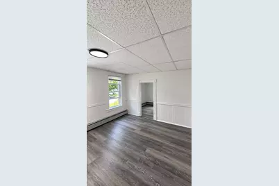 2 Meadow St, Holyoke, MA 01040 - Photo 5