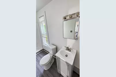 2 Meadow St, Holyoke, MA 01040 - Photo 7