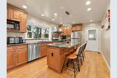 16-18 Meridian Parkway, Malden, MA 02148 - Photo 17