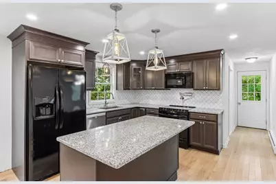 34 Cork Cir, Millville, MA 01529 - Photo 5
