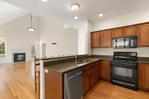 35 Daisy Ln, Raynham, MA 02767 - Photo 7