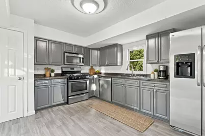41 Arnold St, Methuen, MA 01844 - Photo 5
