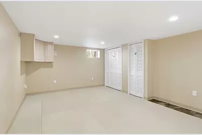 123 Lincoln Pkwy, Lowell, MA 01851 - Photo 19
