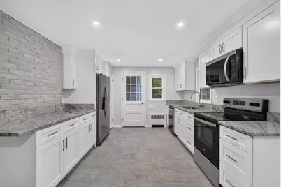 7 Hancock St, Plainville, MA 02762 - Photo 7