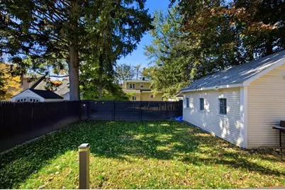 120 Ellsworth Ave, Springfield, MA 01118 - Photo 25