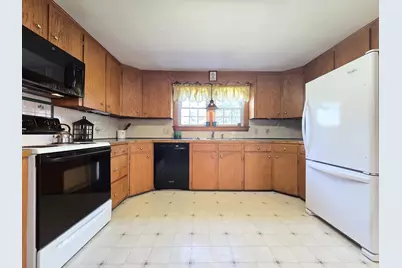 40 Brodeur Ave, Webster, MA 01570 - Photo 7