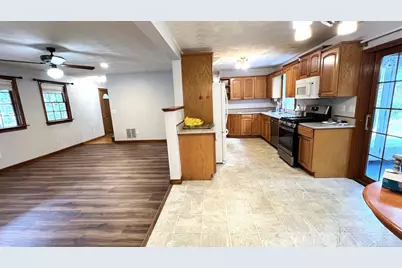5 Kinney Ave, Burlington, MA 01803 - Photo 7
