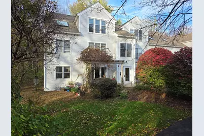 32 Salem Pl #32, Amherst, MA 01002 - Photo 1