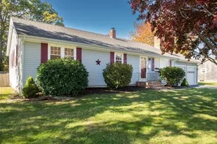10 Brook Dr, Fairhaven, MA 02719 - Photo 1