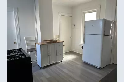 434 Pleasant St, Holyoke, MA 01040 - Photo 3