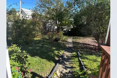 434 Pleasant St, Holyoke, MA 01040 - Photo 17