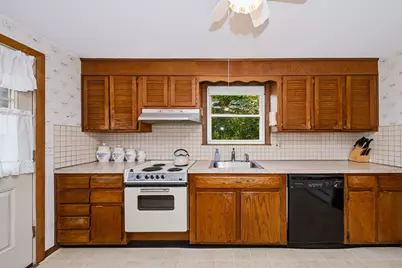 18 Meadow Ln, Lunenburg, MA 01462 - Photo 5